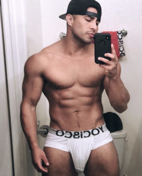 renzo-559:Another sexy ass picture of Marlon!!! Damn hes...