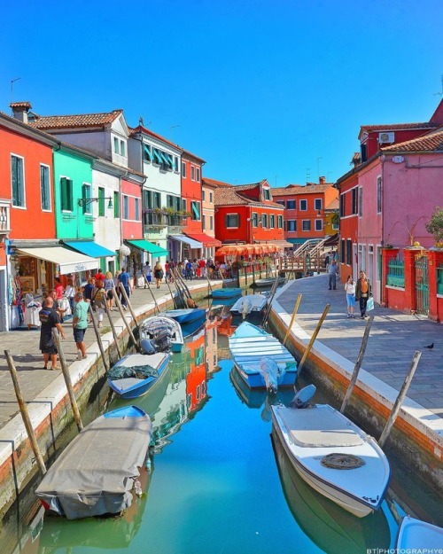 dreamingofgoingthere:Burano, Italy 