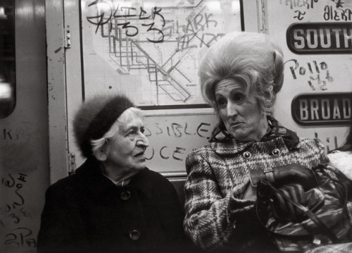 mymodernmet:Discreet Photos of NYC Subway Riders in the 1970s...