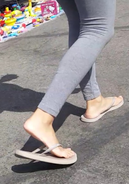 Candid FeetMore