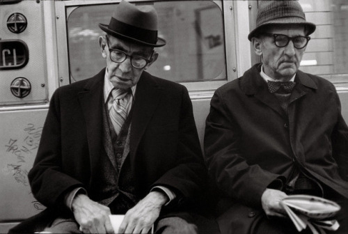 mymodernmet:Discreet Photos of NYC Subway Riders in the 1970s...