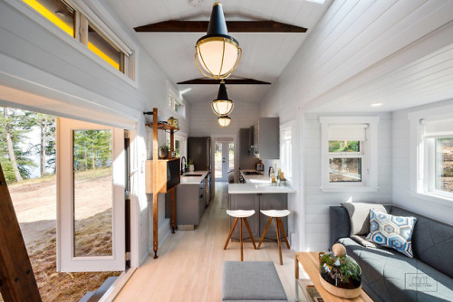 tinyhousecollectiv:36′ Home from Mint Tiny House Company I...