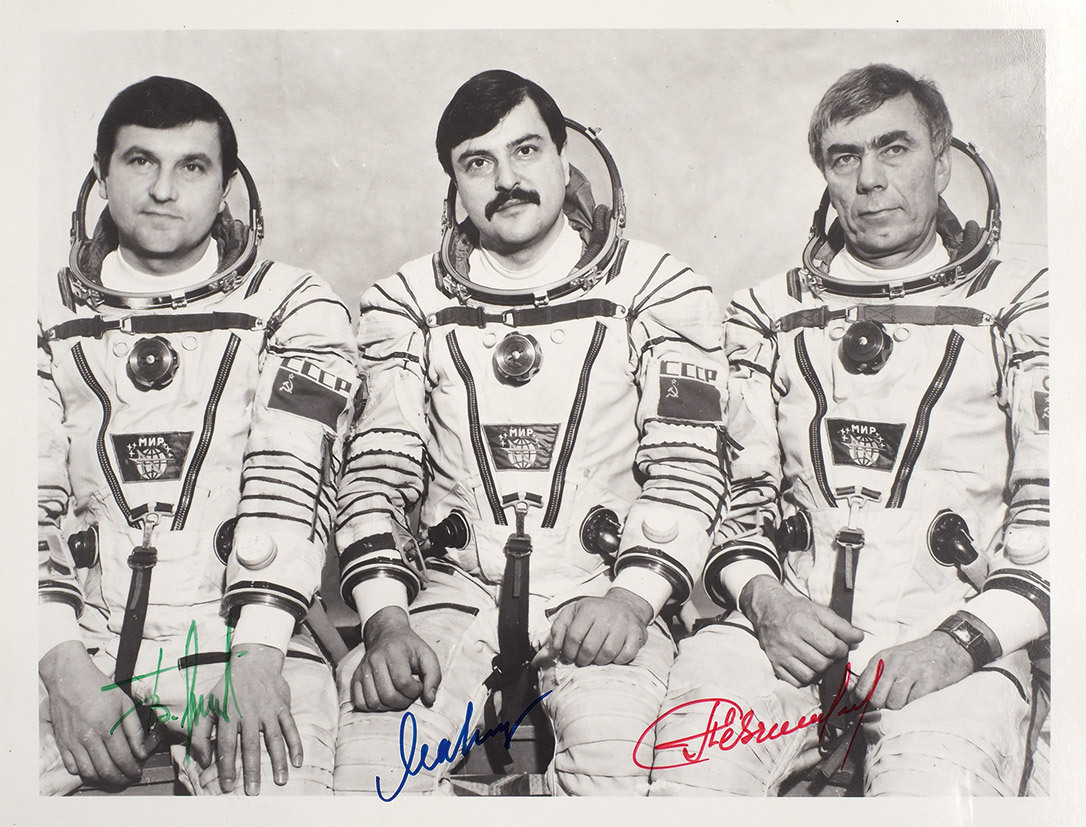 Cosmonauts Vladimir Titov, Musa Manarov and Anatoly Levchenko, the crew of Soyuz TM-4 (1988)