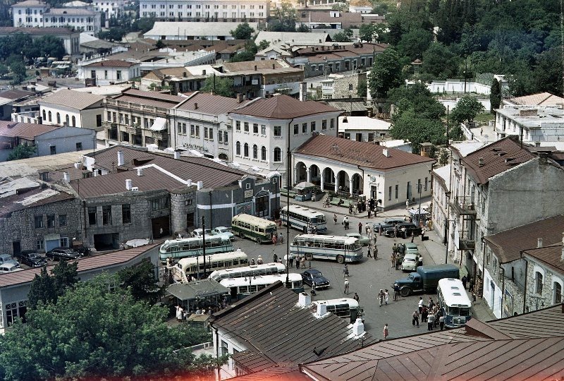 Bus station in Yalta, Crimea. Photo by Vsevolod Tarasevich (1950s)