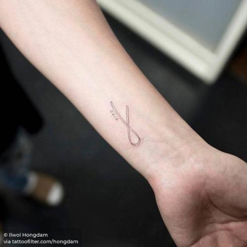 Tattoo tagged with: small, single needle, danielwinter, micro, harry  potter, line art, tiny, fashion, ifttt, little, wrist, minimalist,  eyeglass, other, film and book, fine line | inked-app.com