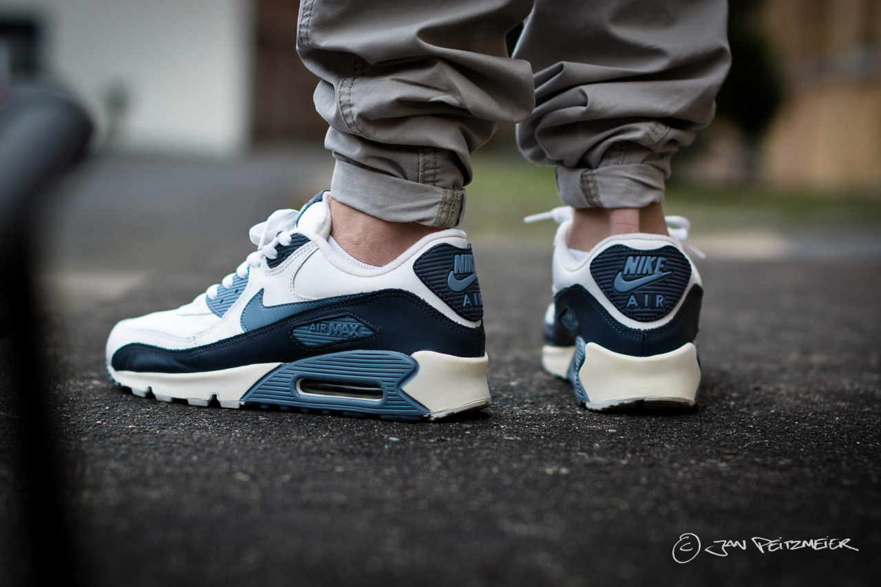 Nike Air Max 90 Stone GreyDark Blue - Sweetsoles Nike Air Max 90 Stone GreyDark Blue - Sweetsoles
