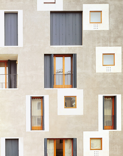 subtilitas:<br /><br />Cinno Zucchi - ex-Junghans residential building D, Venice 2002. Part of a larger complex on the site of a former industrial complex at the intersection of two canals on  La Giudecca island. Via, photos © Pietro Savorelli.