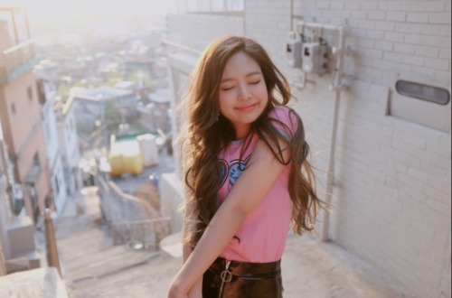 hyunasus:blackpinkofficial missing all my blinks around the...