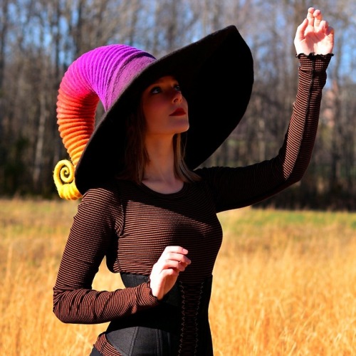 sosuperawesome:Felt Witch HatsFelt Wicked Art on EtsySee...