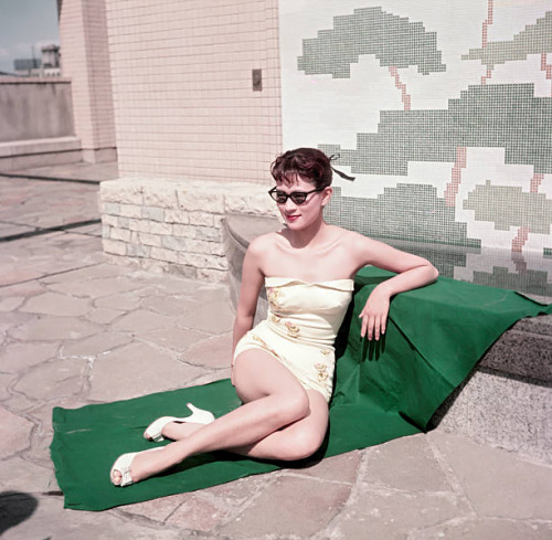 s-h-o-w-a:Japanese actress Mie Kitahara posing in a swimsuit...