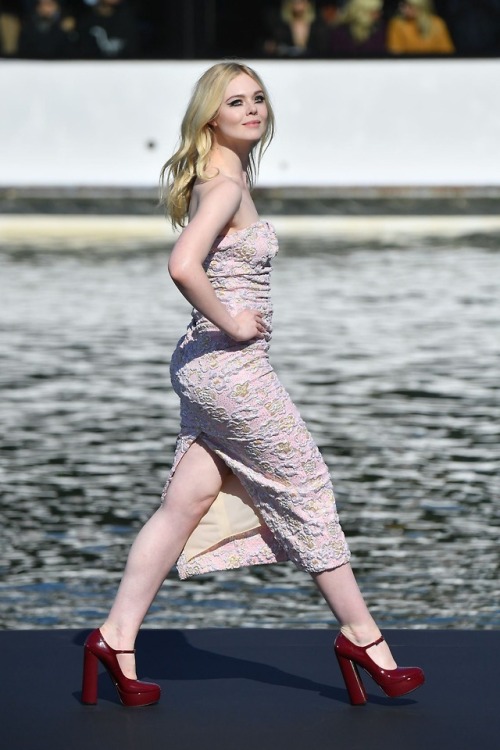 eleventh-elle-fanning:Elle on the runaway for L'Oreal