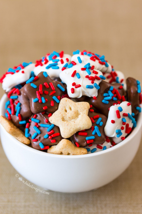 bakeddd:patriotic s’mores cookiesclick here for recipe