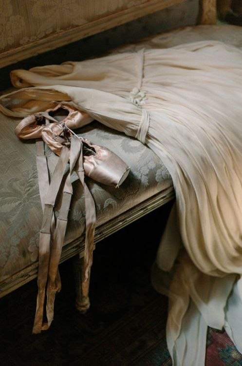 ultrakw77:Pointe Shoe - Of love to dance in me special ways...