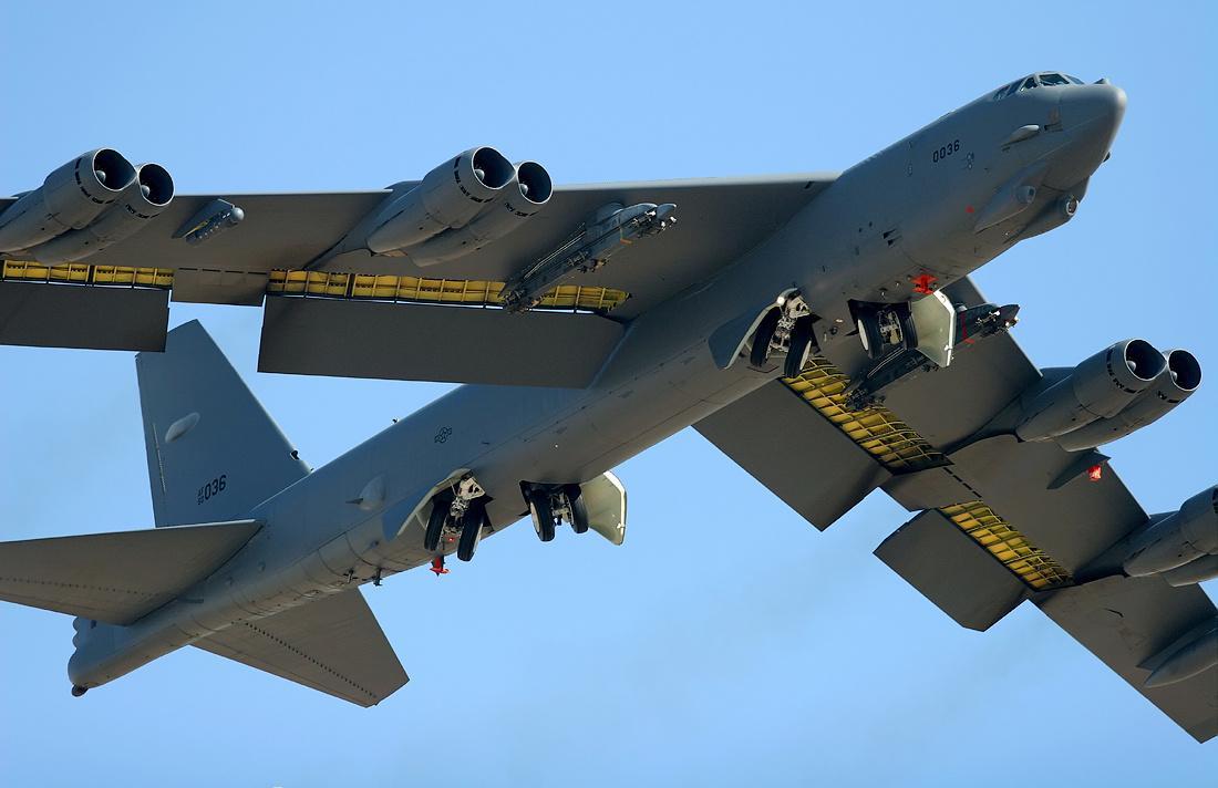 Military Aviation — Bmashina: American Heavy Bomber B-52...