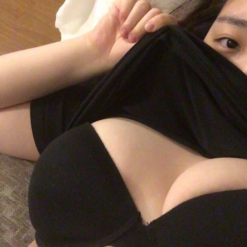 kawaiistarfa:하얗게 젖어떠.. 오늘 만날분 있으면 팔로우 메시지 주세용!!~만나고 싶네요~^^♡...