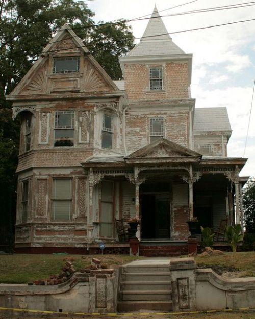 clavicle-moundshroud:Abandoned house in Natchez,...