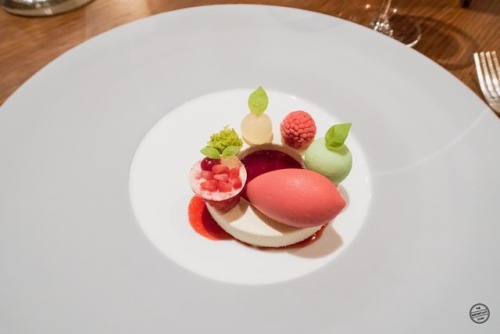 „Ring Of Desire“ - Pistachio, Raspberry, Lime. Dessert at 3*...