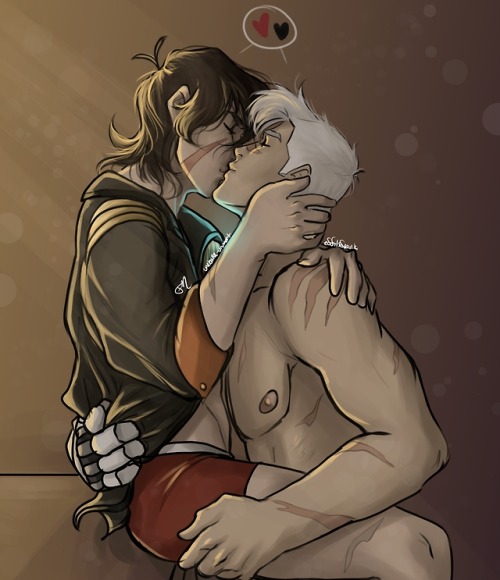 shirwhoa:uneballe-unmort:soft, morning kisses sheith cause...