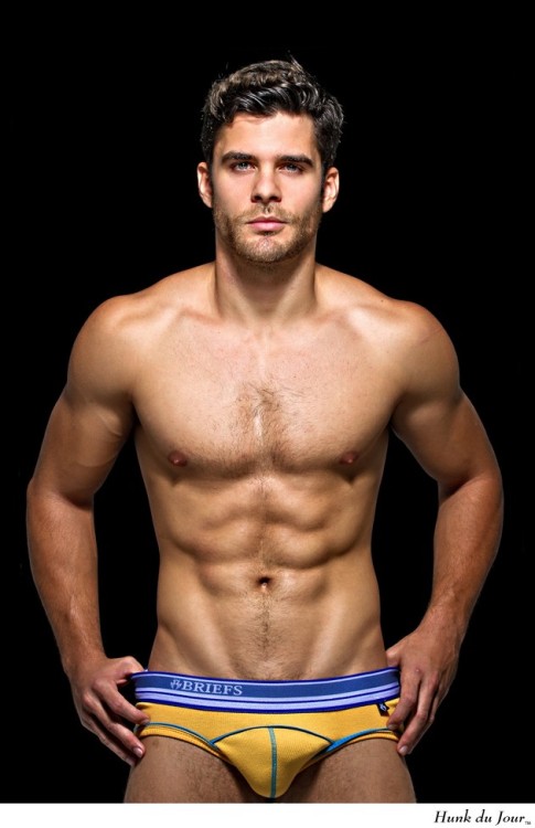 Your Hunk of the Day: Caio Alves http://hunk.dj/7509