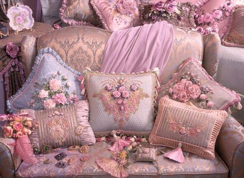 @Oh my, yes! Lolita decor!