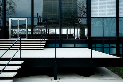 <br />MIES VAN DER ROHE, Crown Hall, Illnois Institute of Technology, Chicago, 1950-1956./ Fotopedia<br />