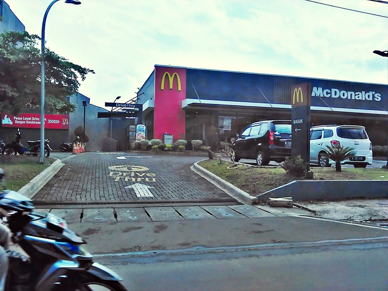 Indoplaces — McDonald's Pahlawan Revolusi, Pondok Bambu,