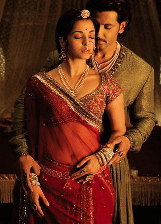 Aishwarya Rai & Hrithik Roshan in 'Jodhaa Akbar'...