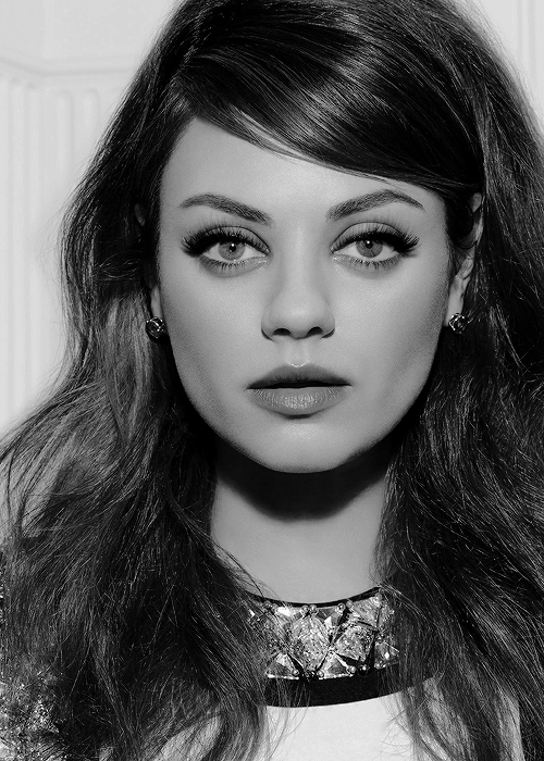 mila kunis daily: Photo