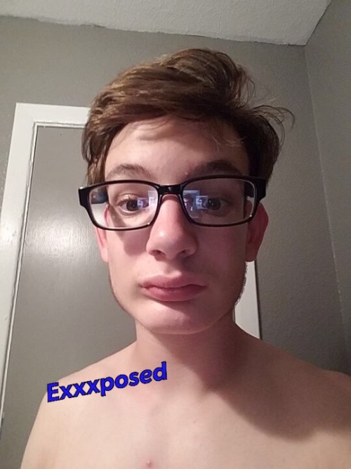 exxxposedboys:Nerdy but hotFollow me I have more