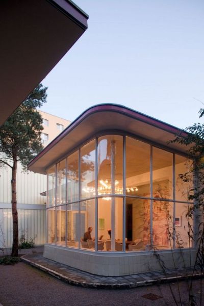 A 1950s Gas Station Converted into a Home.<br />Built in 1954 and abandoned in 1986, this Shell station was purchased by Juerg Judin in 2005.<br /> After 3 years of work to rehabilitate the station with the help of BFS Design, they renovated the structure into an amazing live/work space with a fancy kitchen inside the old auto shop and an annex building that serves as gallery.<br />Architecture Firm: www.bfs-design.com<br />Landscaping/Garden: www.hager-ag.ch<br />NYT article on this renovated gas station