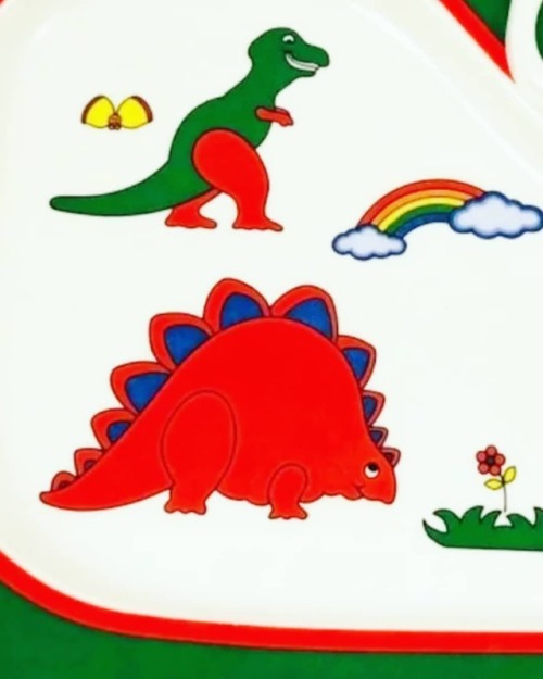 Summer awkward and cute dinosaurs on trays! Anyone have these...