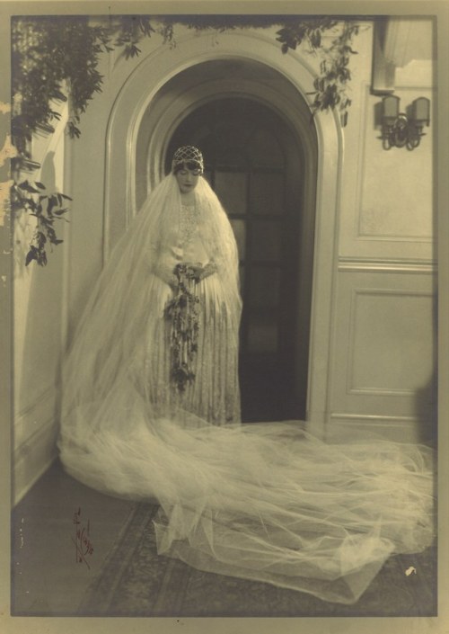 history-of-fashion:probably 1928 Woman in wedding dress...