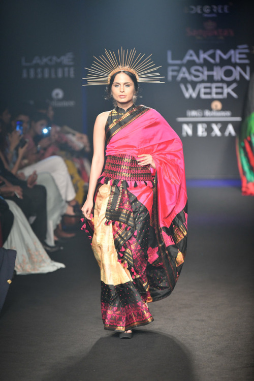 sanjukta dutta wf 2018 fashion runways Lakmé fashion week winter festive 2018 collection indian fashion indian collection indian style indian sari