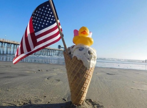 This pic by @icecreamnation1 is giving us some patriotic summer...