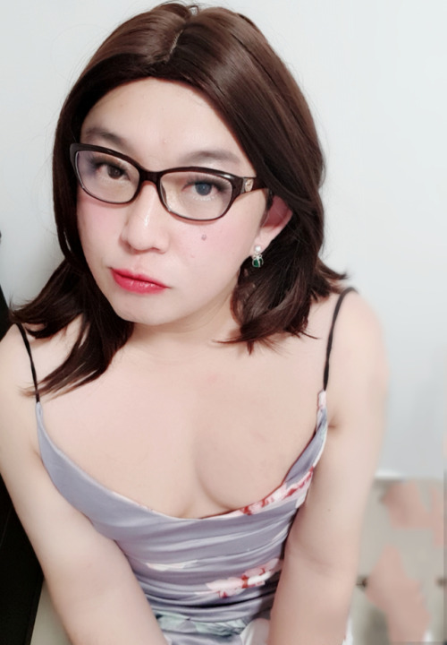 julia-sen:I like to see you cum on my slut face, send me the...