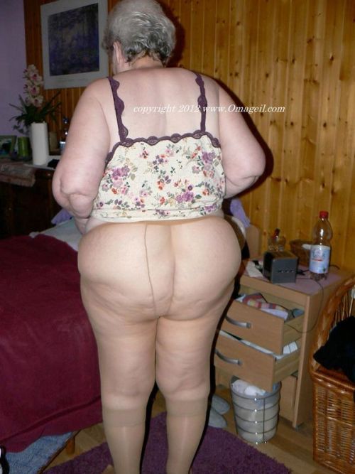 olderlover59:Granny got back…. Mmmmmmmmmmmmm ;)Mmmmmmmmm