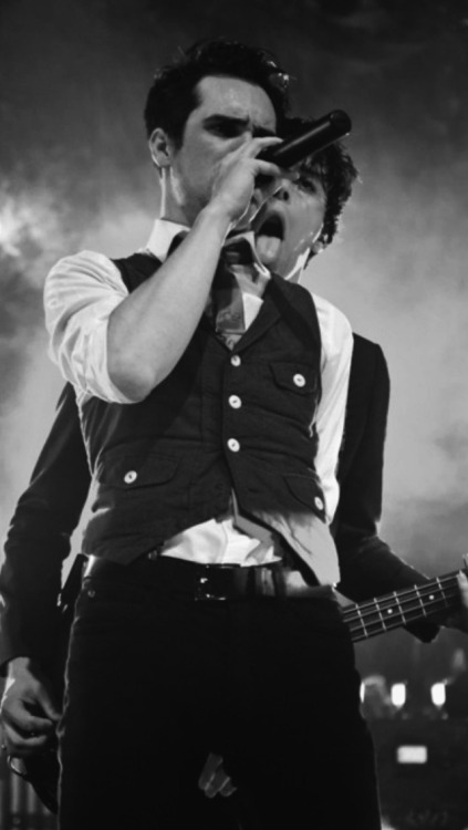 Aesthetic Brendon Urie Wallpaper Iphone brendon urie iphone wallpaper Aesthetic Brendon Urie Wallpaper Iphone brendon urie iphone wallpaper