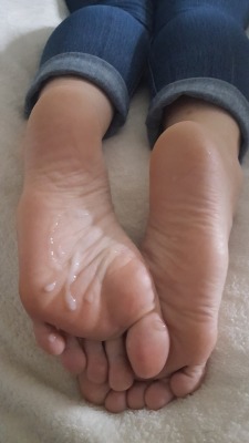 @0lovefeet0