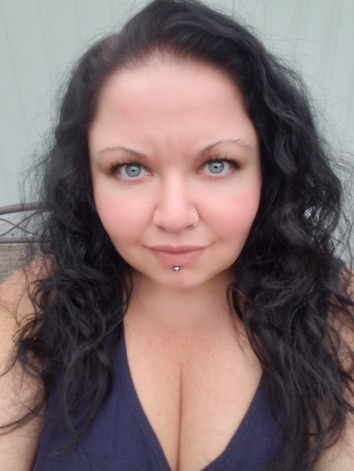 #selfie #blueeyes #pierced #bbw