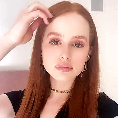 selfie madelaine petsch | Tumblr