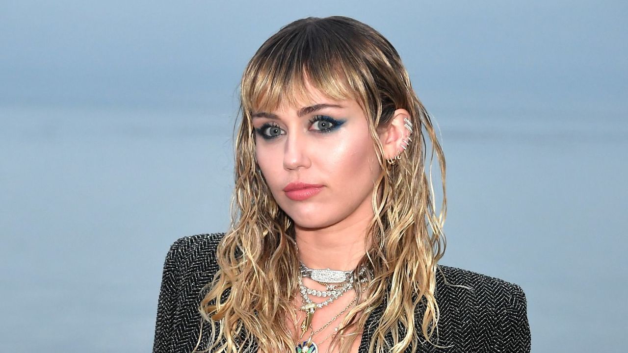 sephezade:  Miley Cyrus Apologizes For Controversial Comment About Hip-Hop“…The