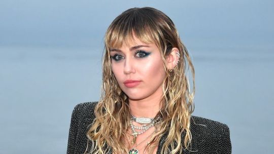 XXX sephezade:  Miley Cyrus Apologizes For Controversial photo