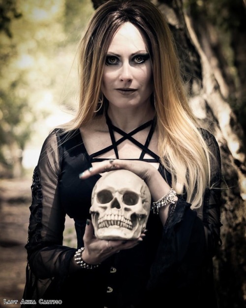 gothicqueen witchesofinstagram witchesofig paganlife woodlandgoth earthchild woodwitch tribalgoth gothicstyle gothicbeauty witchyvibes wicca alternativemodel gothgoth witchcraft altgirl gothiclook gothgirl gothicandamazing ladyannacalypso photography photographerlife photoshoot onlocation ukmodel annacalypso