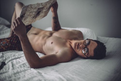 trousertrophies:Sexy Harry Potter