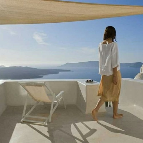 Summer cave holiday house in Santorini by Kapsimalis Architects...