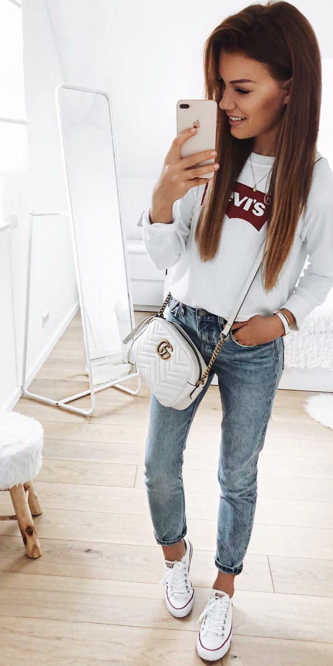 60+ Amazing Spring Outfit Ideas to Feel In Love With - new fashion, pregnant celebrities, #Photooftheday, #Fashionistas Guten Morgen heute gibts erstmal den Look von gestern Irgendwie hich nach...Ich weuch einen tollen Tag , outfit , outfitinspiration , dailylook , dailyoutfit , levissweater , momjeans 