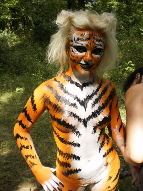 groram:tiger body painting