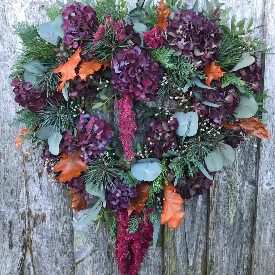 <p>#beautiful #autumn#wreath made with bits and bobs …….#realflorist#shropshireflorist#lovemyjob (at Di Shackson Flowers)<br/>
<a href="https://www.instagram.com/dishacksonflowers/p/BqU8SHlnOJe/?utm_source=ig_tumblr_share&igshid=10g8ihtgphyk">https://www.instagram.com/dishacksonflowers/p/BqU8SHlnOJe/?utm_source=ig_tumblr_share&igshid=10g8ihtgphyk</a></p>