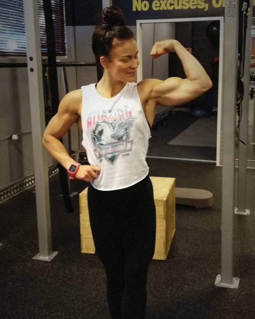 girlswithbiceps:
“Girl Biceps Rock!
”
Awesome!