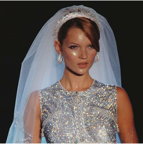 peach-ygal:Kate Moss wearing Gianni Versace’s  bridal gown...